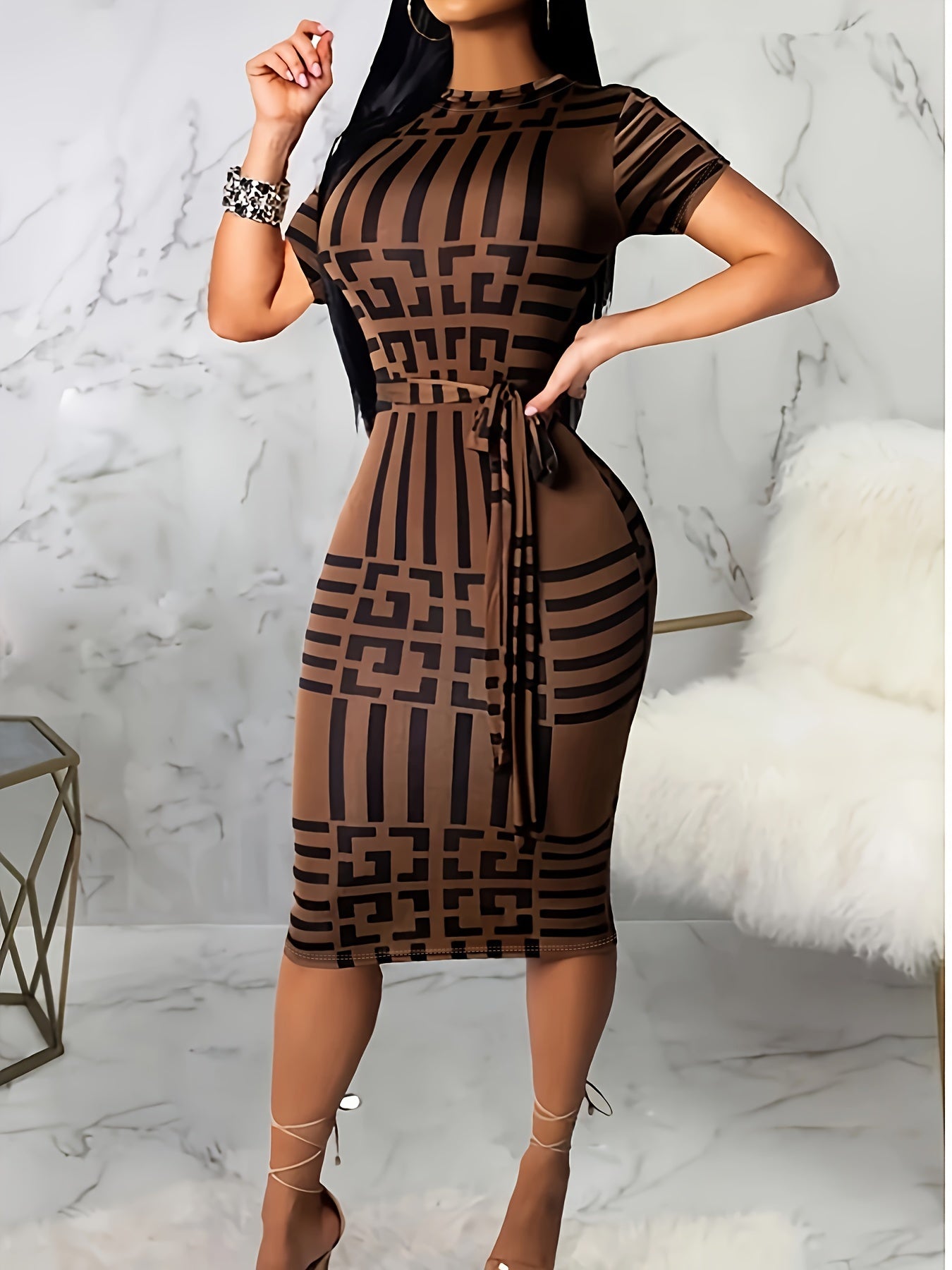 Geo Print Bodycon Dress - Elegant Short Sleeve Dress For Spring & Summer - Women's Clothing - For Women - Perfect for Parties & Casual Occasions - Ideal Gift for Fashionable Women